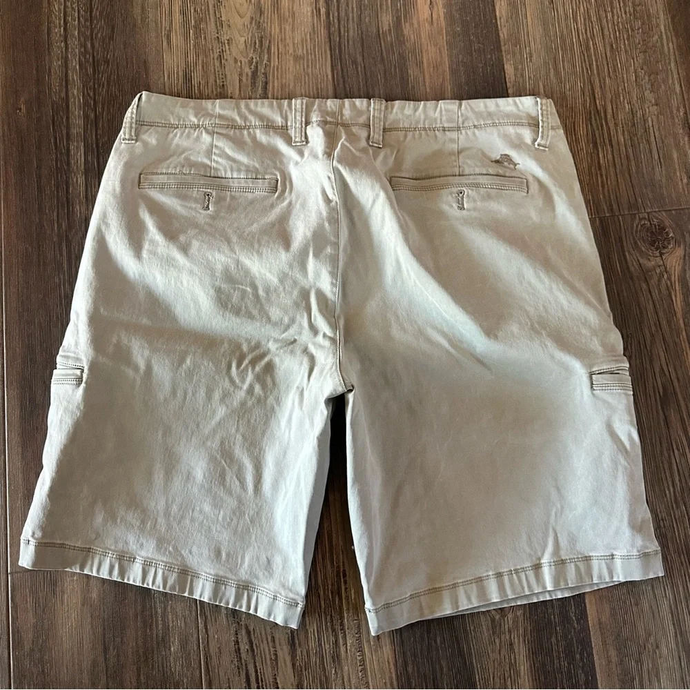 Tommy Bahama men's 36 khaki tan shorts soft - Picture 2 of 9